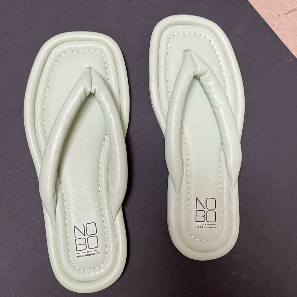Women’s Mint Green Flip Flop Sandal, size 8 - Picture 5 of 6